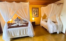 Pousada Arraial Colonial, Localizada no Centrinho e de Fácil Acesso a Praia e a Rua Mucugê